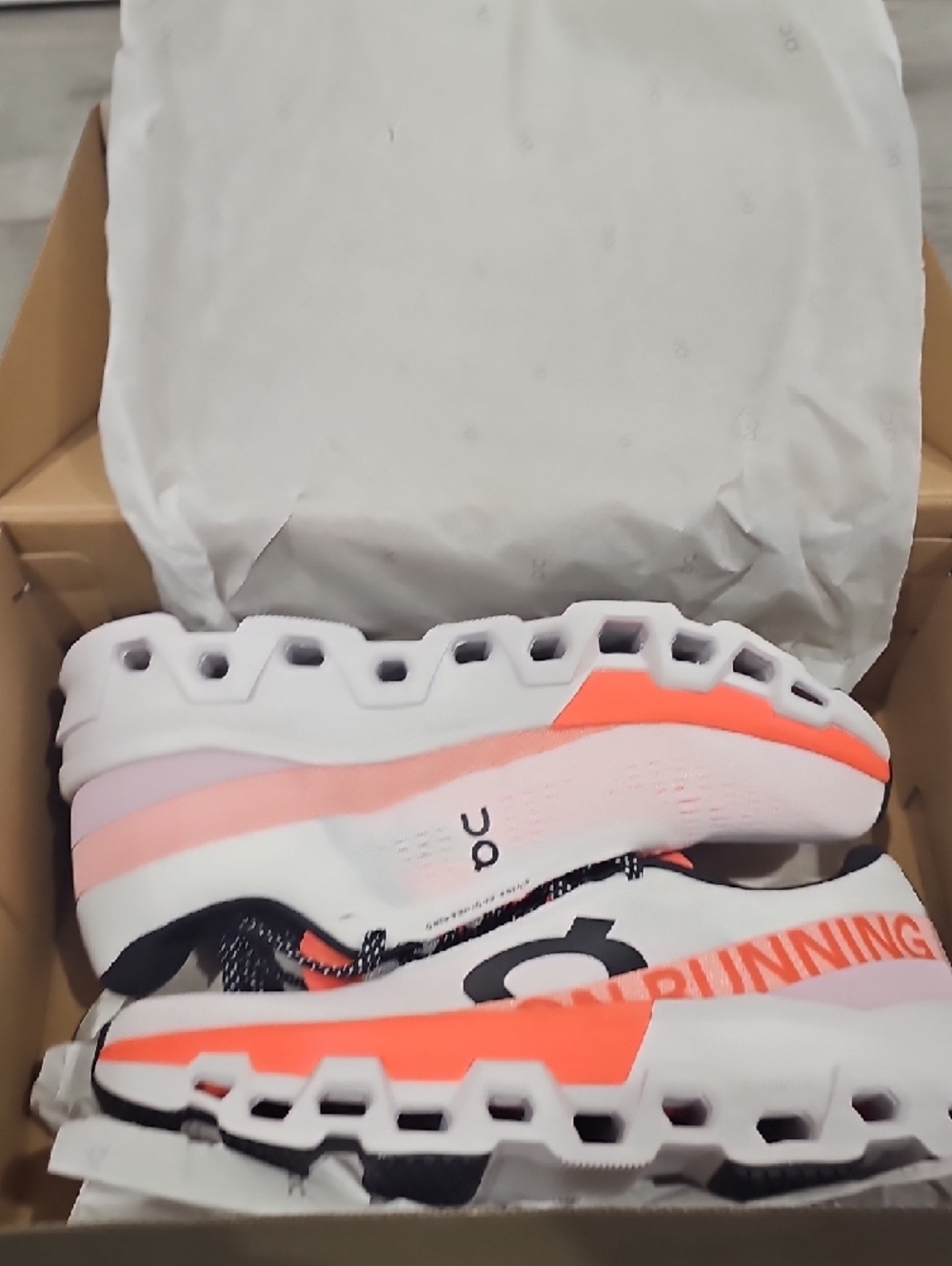 NWT Oncloud  Running Women's Running Shoes in White & Coral Accent - Picture 7 of 7
